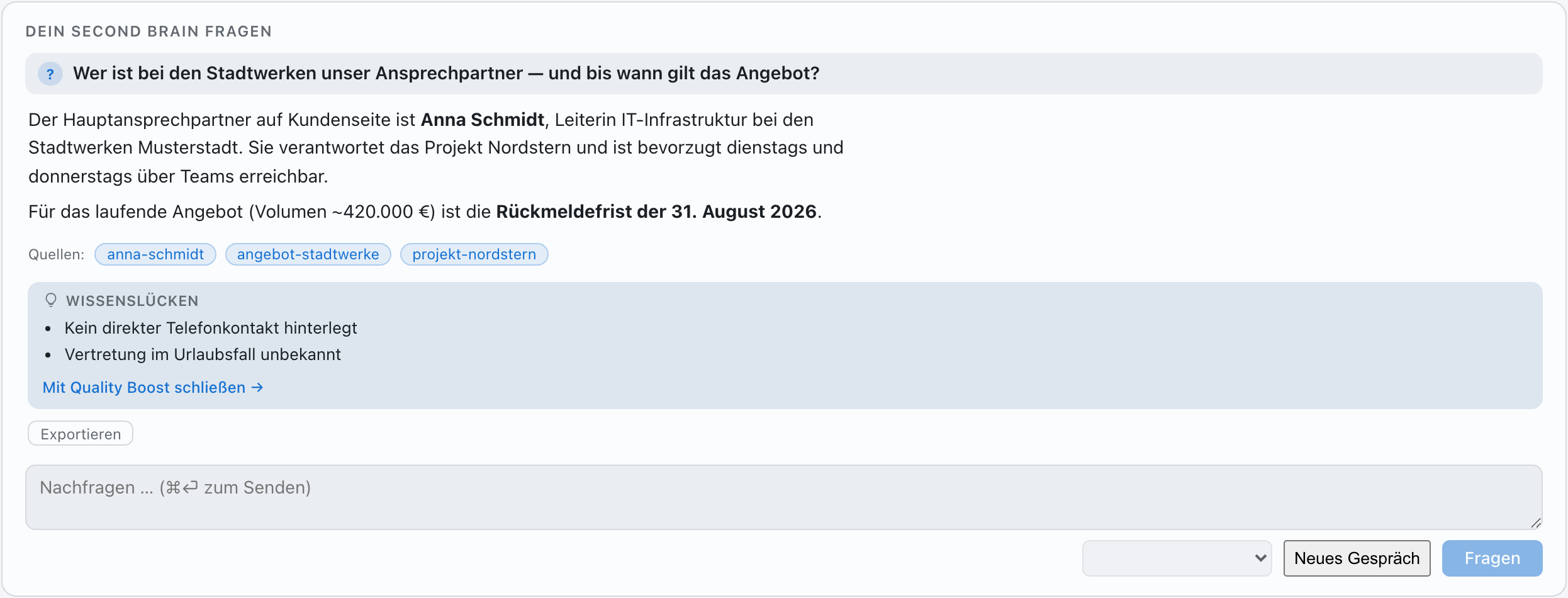 Antwort mit Quellen-Chips und Wissenslücken-Hinweis